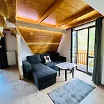 Tatrydom Loft Z Kominkiem شقة *